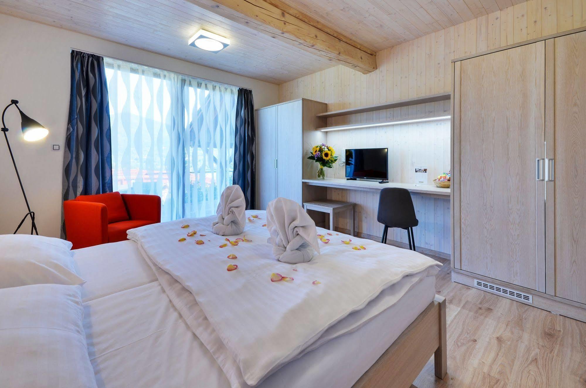 Green Inn Hotel Ostravice Ngoại thất bức ảnh