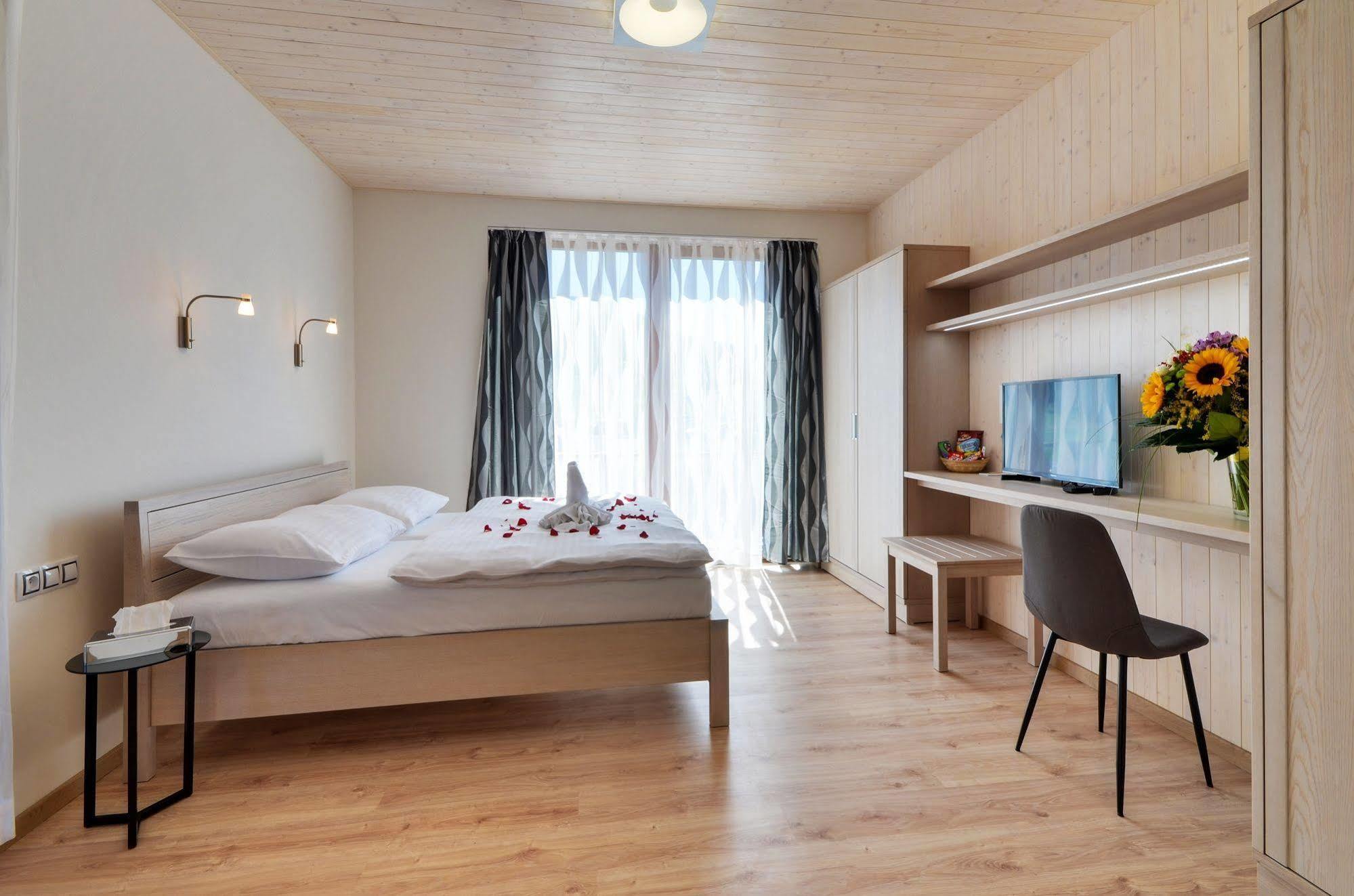 Green Inn Hotel Ostravice Ngoại thất bức ảnh